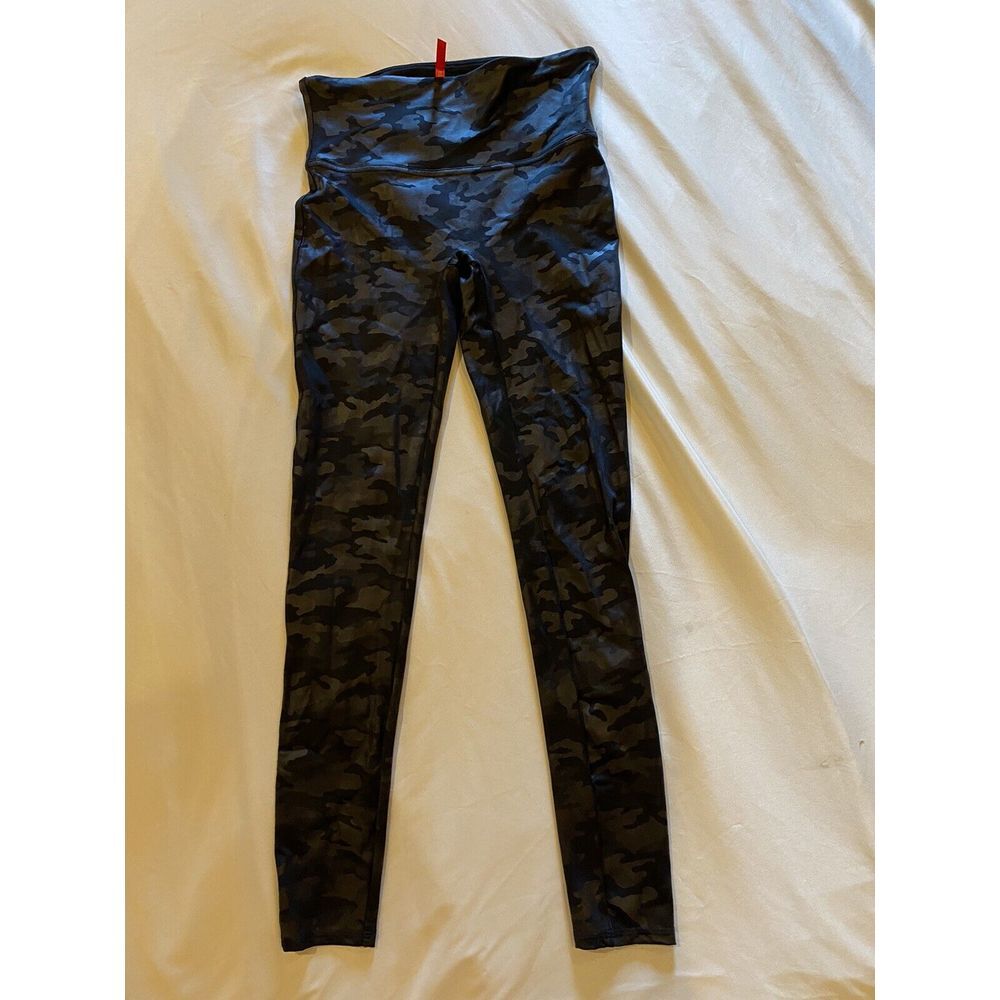 Spanx Leggings Size‎ Med Black Camo Leggings